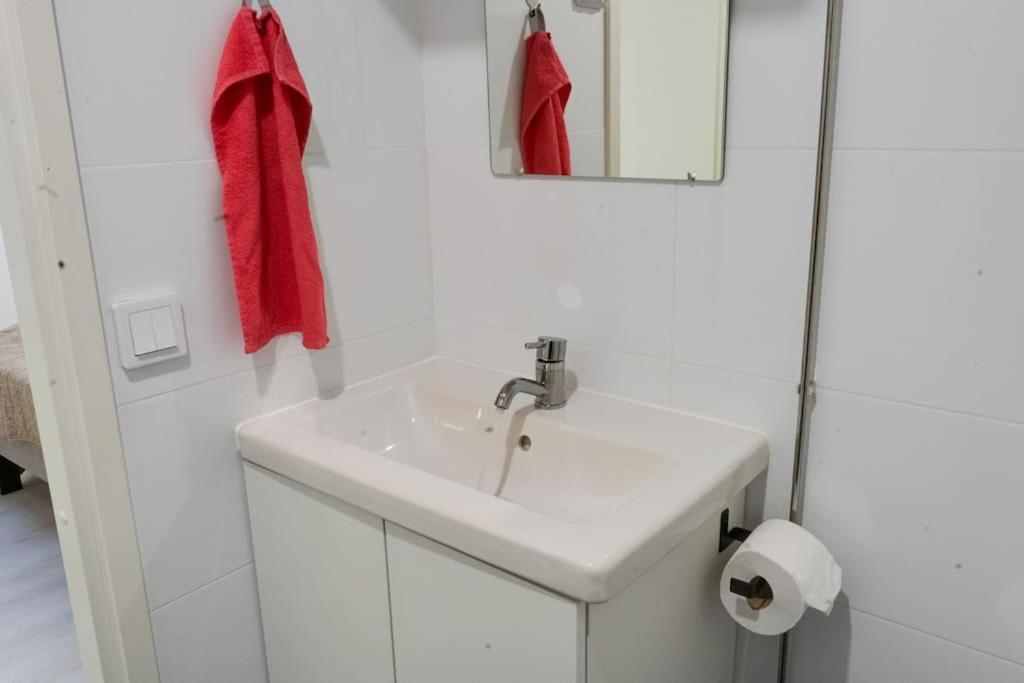Ferienwohnung 3H,K,P - Keskellae Tamperetta Kaunis Parvekkeellinen Uusittu Kolmio Exterior foto